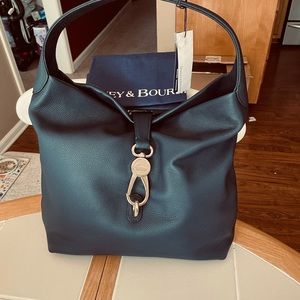 Beautiful NWT D&B navy leather purse